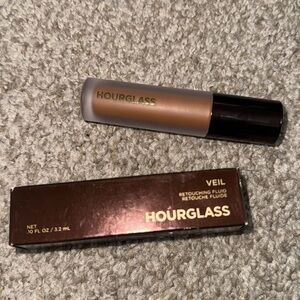 Hourglass VEIL Retouching Fluid: Almond